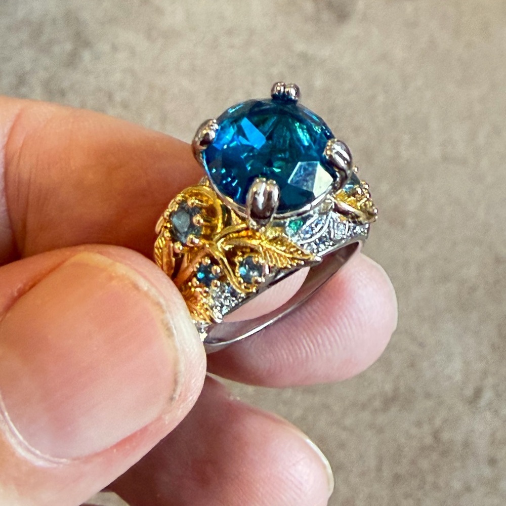 New Leaf Shape Inlay Blue Zircon Ring. - Picture 2 of 5